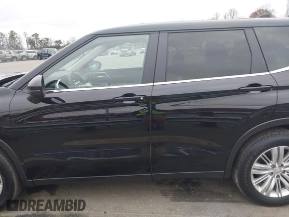 2024 Mitsubishi Outlander ES z VIN JA4J3UA89RZ031760, wystawiony jako IAAI lot #41140604 z przebiegiem 54 640 mil mil oraz . Historia ofert i sprzedaży dostępna na DreamBid. Obrazek 14.