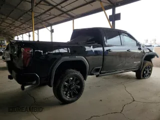 2025 GMC Sierra 2500HD AT4 z VIN 1GT4UPEY9SF116939, wystawiony jako Copart lot #55508755 z przebiegiem 13 602 mil mil oraz Szkoda całkowita • Salvage title. Historia ofert i sprzedaży dostępna na DreamBid. Obrazek 3.