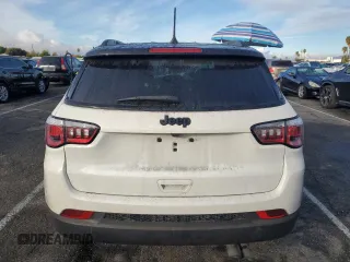 2020 Jeep Compass Altitude with VIN 3C4NJCBBXLT246631, listed as a Copart auction lot 82489344 with 30,116 mi miles and Salvage Title. Bid and sale history available at carsss.com. Image 6.