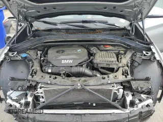 2018 BMW X1 sDrive28i z VIN WBXHU7C32J3H44095, wystawiony jako Copart lot #53780865 z przebiegiem Nie podano mil oraz Szkody całkowita. Historia ofert i sprzedaży dostępna na DreamBid. Obrazek 12.