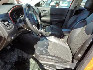 2020 Jeep Compass Trailhawk z VIN 3C4NJDDB2LT108889, wystawiony jako Copart lot #57434325 z przebiegiem 48 297 mil mil oraz Szkoda całkowita • Salvage title. Historia ofert i sprzedaży dostępna na DreamBid. Obrazek 7.