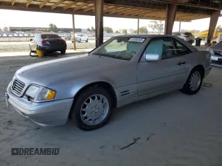 1998 Mercedes-Benz SL 500 z VIN WDBFA67F4WF163002, wystawiony jako Copart lot #61658345 z przebiegiem Nie podano mil oraz Czysty tytuł • Clean title. Historia ofert i sprzedaży dostępna na DreamBid. Obrazek 1.