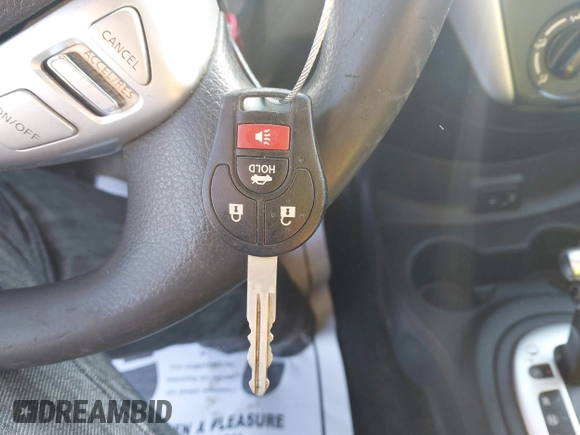 2017 Nissan Versa SV z VIN 3N1CN7AP3HK427702, wystawiony jako IAAI lot #41741711 z przebiegiem 146 889 mil mil oraz . Historia ofert i sprzedaży dostępna na DreamBid. Obrazek 11.