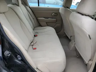2009 Nissan Versa S z VIN 3N1BC13E19L447131, wystawiony jako Copart lot #54858845 z przebiegiem 190 029 mil mil oraz Nie do naprawy • Non repairable. Historia ofert i sprzedaży dostępna na DreamBid. Obrazek 10.