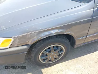 1997 Toyota Camry LE z VIN 4T1BG22K1VU101106, wystawiony jako IAAI lot #42065420 z przebiegiem 121 457 mil mil oraz . Historia ofert i sprzedaży dostępna na DreamBid. Obrazek 6.