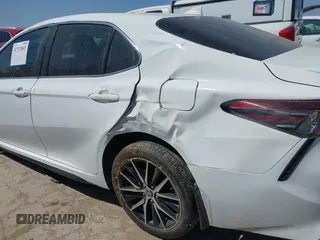 2023 Toyota Camry SE z VIN 4T1G11AK1PU774077, wystawiony jako IAAI lot #41747862 z przebiegiem 63 106 mil mil oraz . Historia ofert i sprzedaży dostępna na DreamBid. Obrazek 16.