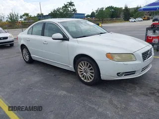 2012 Volvo S80 3.2L with VIN YV1952AS7C1151687, listed as a IAAI auction lot 41886406 with 117,720 mi miles. Bid and sale history available at carsss.com. Image 1.