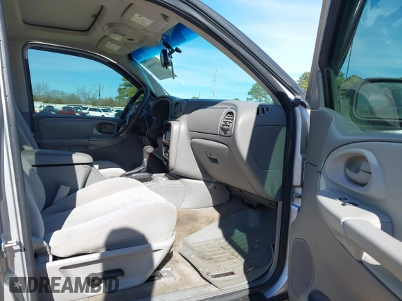 2008 Chevrolet TrailBlazer LT w/3LT with VIN 1GNDT13SX82248033, listed as a IAAI auction lot 41311086 with 202,377 mi miles. Bid and sale history available at carsss.com. Image 5.