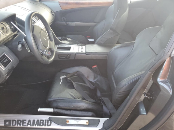 2005 Aston Martin DB9 z VIN SCFAD01A75GA02198, wystawiony jako Copart lot #75564554 z przebiegiem Nie podano mil oraz Nie do naprawy • Non repairable. Historia ofert i sprzedaży dostępna na DreamBid. Obrazek 7.
