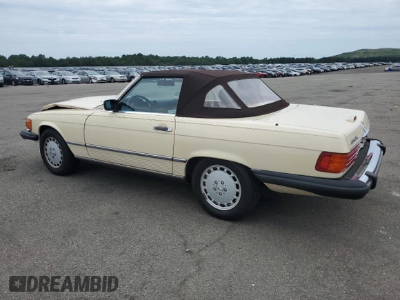 1989 Mercedes-Benz 560 SL z VIN WDBBA48D9KA102252, wystawiony jako Copart lot #61684484 z przebiegiem 111 537 mil mil oraz Szkoda całkowita • Salvage title. Historia ofert i sprzedaży dostępna na DreamBid. Obrazek 2.