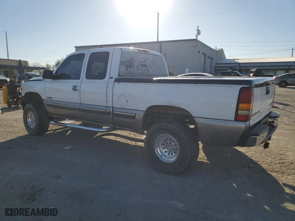 2002 Chevrolet Silverado 1500 LS with VIN 2GCEC19VX21147001, listed as a Copart auction lot 47316455 with 209,121 mi miles and Salvage Title. Bid and sale history available at carsss.com. Image 2.