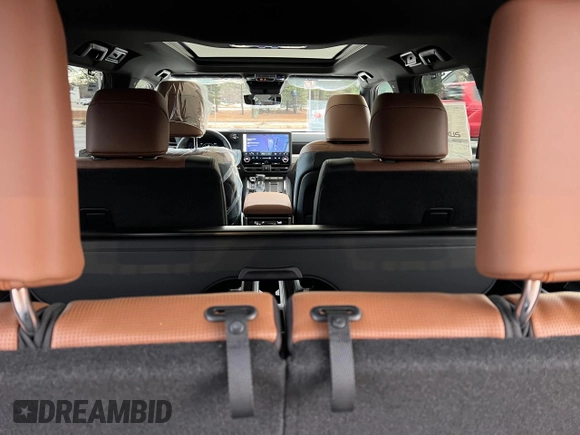 2024 Lexus GX 550 Luxury with VIN JTJVBCDX9R5005977, listed as a Copart auction lot 86017994 with 3 mi miles and Clean title. Bid and sale history available at DreamBid. Image 9.