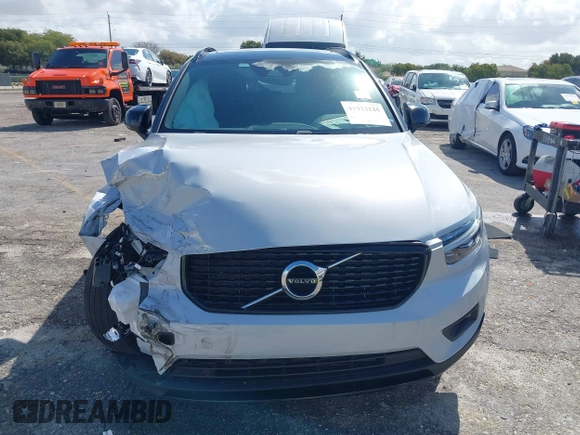 2022 Volvo XC40 R-Design z VIN YV4AC2HM9N2771189, wystawiony jako IAAI lot #41923125 z przebiegiem 24 125 mil mil oraz . Historia ofert i sprzedaży dostępna na DreamBid. Obrazek 13.