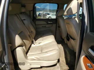 2007 GMC Yukon XL SLT z VIN 1GKFK16317J183090, wystawiony jako Copart lot #56801965 z przebiegiem 175 818 mil mil oraz Czysty tytuł • Clean title. Historia ofert i sprzedaży dostępna na DreamBid. Obrazek 10.