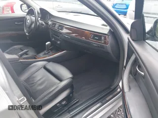 2011 BMW 3 Series 328i xDrive z VIN WBAPK5G50BNN26400, wystawiony jako IAAI lot #41885509 z przebiegiem 190 962 mil mil oraz . Historia ofert i sprzedaży dostępna na DreamBid. Obrazek 5.