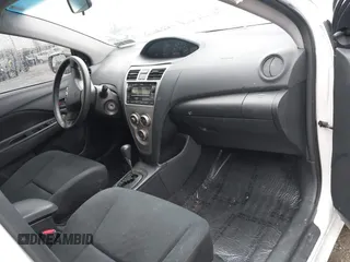 2009 Toyota Yaris z VIN JTDBT903594059923, wystawiony jako IAAI lot #41520883 z przebiegiem 141 366 mil mil oraz . Historia ofert i sprzedaży dostępna na DreamBid. Obrazek 5.