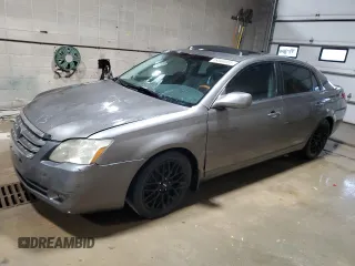 2005 Toyota Avalon XL z VIN 4T1BK36B45U056676, wystawiony jako Copart lot #59564055 z przebiegiem 185 267 mil mil oraz Czysty tytuł • Clean title. Historia ofert i sprzedaży dostępna na DreamBid. Obrazek 1.