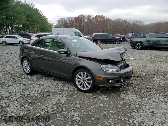 2015 Volkswagen Eos Komfort with VIN WVWBW8AH3FV000399, listed as a Copart auction lot 81398264 with 82,533 mi miles and Salvage Title. Bid and sale history available at DreamBid. Image 10.