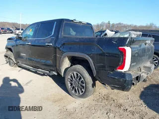 2024 Toyota Tundra Limited z VIN 5TFJA5DB2RX153316, wystawiony jako IAAI lot #41759602 z przebiegiem 19 592 mil mil oraz . Historia ofert i sprzedaży dostępna na DreamBid. Obrazek 3.