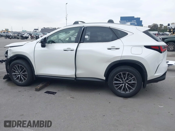2025 Lexus NX 250 z VIN JTJADCAZ0S2016372, wystawiony jako IAAI lot #42254626 z przebiegiem 7 339 mil mil oraz . Historia ofert i sprzedaży dostępna na DreamBid. Obrazek 15.