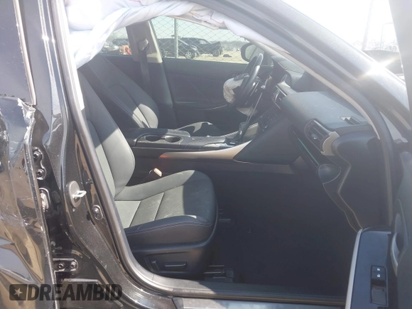 2020 Lexus IS with VIN JTHDA1D29L5101656, listed as a IAAI auction lot 41580146 with 39,772 mi miles. Bid and sale history available at carsss.com. Image 5.