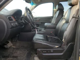 2010 Chevrolet Suburban LT with VIN 1GNUKJE33AR138995, listed as a Copart auction lot 46938435 with 281,335 mi miles and Clean Title. Bid and sale history available at carsss.com. Image 7.