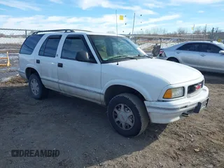 1996 GMC Jimmy SL with VIN 1GKDT13W8T2522192, listed as a IAAI auction lot 41439548 with 262,152 mi miles. Bid and sale history available at carsss.com. Image 1.