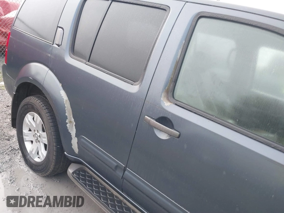 2005 Nissan Pathfinder SE with VIN 5N1AR18U95C726349, listed as a IAAI auction lot 41842285 with 251,500 mi miles. Bid and sale history available at carsss.com. Image 6.