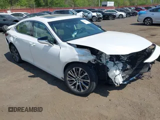 2021 Lexus ES 250 z VIN 58AD11D17MU005321, wystawiony jako IAAI lot #42180688 z przebiegiem 70 635 mil mil oraz . Historia ofert i sprzedaży dostępna na DreamBid. Obrazek 1.