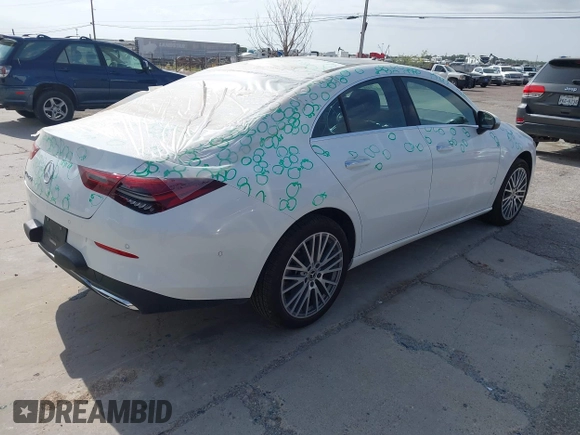 2025 Mercedes-Benz CLA 250 z VIN W1K5J4GB6SN522418, wystawiony jako IAAI lot #42428796 z przebiegiem 14 463 mil mil oraz . Historia ofert i sprzedaży dostępna na DreamBid. Obrazek 4.