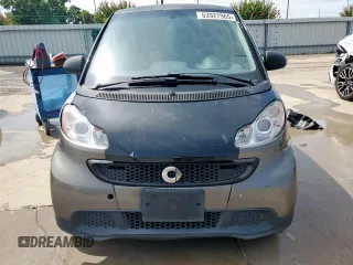 2013 Smart fortwo Pure z VIN WMEEJ3BA8DK684446, wystawiony jako Copart lot #63927965 z przebiegiem 94 604 mil mil oraz Czysty tytuł • Clean title. Historia ofert i sprzedaży dostępna na DreamBid. Obrazek 5.