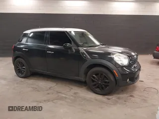2013 MINI Countryman S z VIN WMWZC3C53DWP21341, wystawiony jako IAAI lot #42493452 z przebiegiem 122 051 mil mil oraz . Historia ofert i sprzedaży dostępna na DreamBid. Obrazek 1.