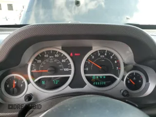 2007 Jeep Wrangler Unlimited Sahara with VIN 1J4GA59197L121262, listed as a Copart auction lot 61551685 with 233,309 mi miles and Clean title. Bid and sale history available at DreamBid. Image 9.