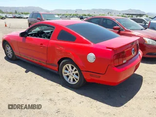 2008 Ford Mustang Deluxe z VIN 1ZVHT80N285196572, wystawiony jako IAAI lot #42457986 z przebiegiem 201 327 mil mil oraz . Historia ofert i sprzedaży dostępna na DreamBid. Obrazek 3.