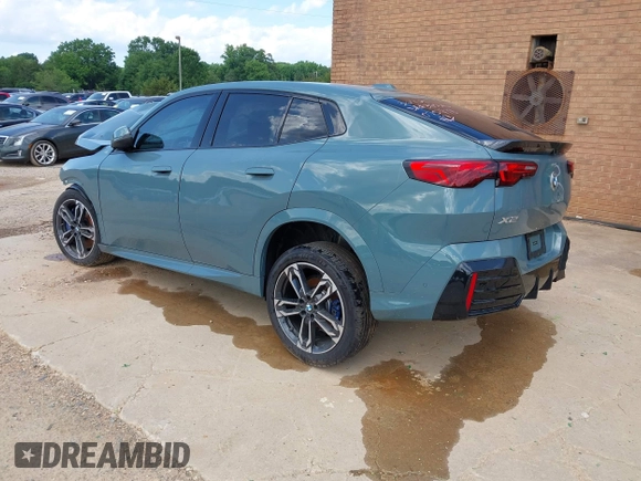 2025 BMW X2 xDrive28i z VIN WBX63GM01S5075478, wystawiony jako IAAI lot #41919737 z przebiegiem 219 mil mil oraz . Historia ofert i sprzedaży dostępna na DreamBid. Obrazek 3.