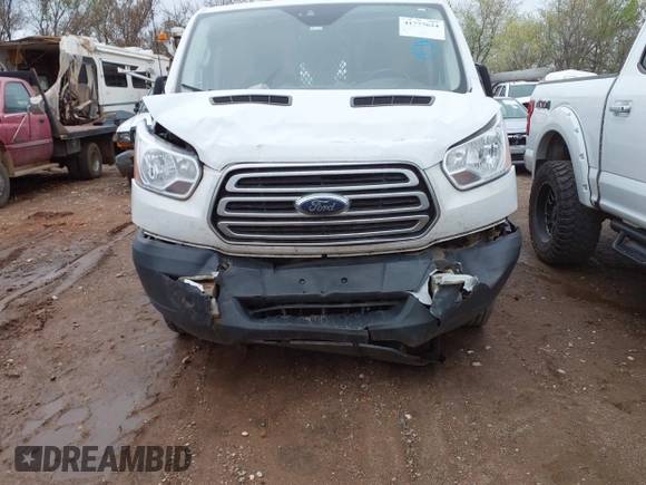 2018 Ford Transit z VIN 1FTYR1ZM6JKB17933, wystawiony jako IAAI lot #41777624 z przebiegiem 225 123 mil mil oraz . Historia ofert i sprzedaży dostępna na DreamBid. Obrazek 6.