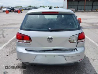 2013 Volkswagen Golf w/Conv & Sunroof с VIN WVWDB7AJ0DW138541, выставлен на аукционе IAAI как лот 42173133 с пробегом 44 910 миль миль и . История ставок и продаж доступна на DreamBid. Изображение 17.