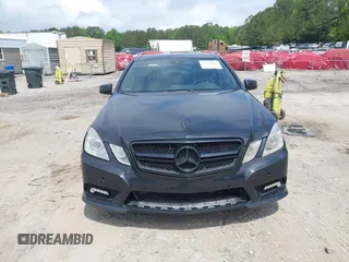 2011 Mercedes-Benz E 350 Luxury z VIN WDDHF8HB0BA269785, wystawiony jako IAAI lot #42120896 z przebiegiem 170 433 mil mil oraz . Historia ofert i sprzedaży dostępna na DreamBid. Obrazek 12.
