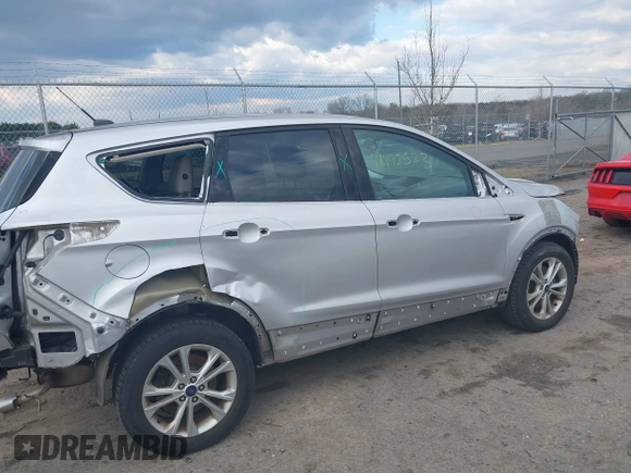 2017 Ford Escape SE z VIN 1FMCU9GDXHUA46689, wystawiony jako IAAI lot #41492523 z przebiegiem 67 401 mil mil oraz . Historia ofert i sprzedaży dostępna na DreamBid. Obrazek 19.