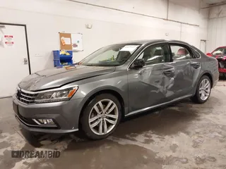 2018 Volkswagen Passat SE z VIN 1VWBA7A36JC009970, wystawiony jako IAAI lot #42179127 z przebiegiem 86 612 mil mil oraz . Historia ofert i sprzedaży dostępna na DreamBid. Obrazek 2.