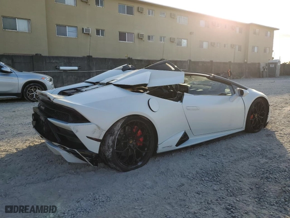 2022 Lamborghini Huracan EVO with VIN ZHWUT5ZF9NLA17926, listed as a Copart auction lot 83543394 with 5,830 mi miles and Salvage Title. Bid and sale history available at carsss.com. Image 3.