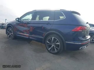 2022 Volkswagen Tiguan SEL R-Line with VIN 3VV4B7AX3NM154238, listed as a IAAI auction lot 40995659 with 23,437 mi miles. Bid and sale history available at carsss.com. Image 3.