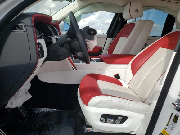 2022 Rolls-Royce Cullinan z VIN SLATV4C09NU210833, wystawiony jako Copart lot #86283314 z przebiegiem 6 301 mil mil oraz Nie do naprawy • Non repairable. Historia ofert i sprzedaży dostępna na DreamBid. Obrazek 7.