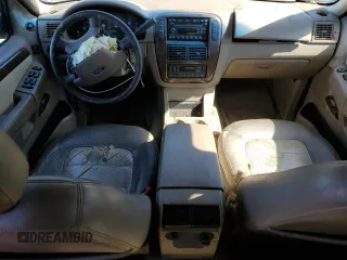 2003 Ford Explorer z VIN 1FMDU84W83ZA36002, wystawiony jako Copart lot #74583784 z przebiegiem 166 977 mil mil oraz Szkoda całkowita • Salvage title. Historia ofert i sprzedaży dostępna na DreamBid. Obrazek 8.