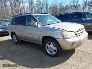 2004 Toyota Highlander with VIN JTEDP21A040026180, listed as a IAAI auction lot 41702959 with 384,043 mi miles. Bid and sale history available at carsss.com. Image 1.
