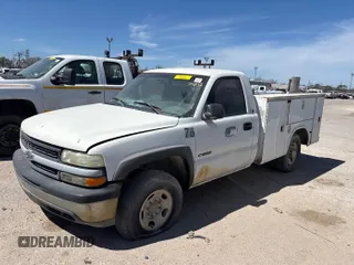 2000 Chevrolet Silverado 2500 z VIN 1GCGK24U6YE338499, wystawiony jako IAAI lot #42244856 z przebiegiem 128 431 mil mil oraz . Historia ofert i sprzedaży dostępna na DreamBid. Obrazek 1.