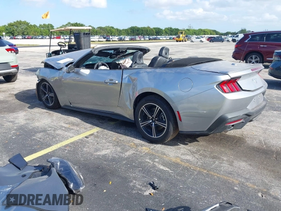2025 Ford Mustang EcoBoost with VIN 1FAGP8UH6S5108269, listed as a IAAI auction lot 42113117 with 924 mi miles. Bid and sale history available at carsss.com. Image 3.