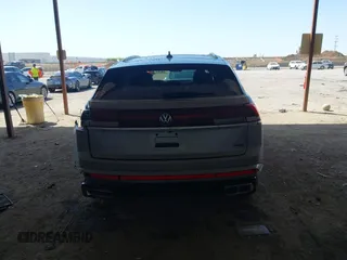 2024 Volkswagen Atlas SEL Premium R-Line z VIN 1V2FE2CA3RC242710, wystawiony jako IAAI lot #42021488 z przebiegiem 20 048 mil mil oraz . Historia ofert i sprzedaży dostępna na DreamBid. Obrazek 16.