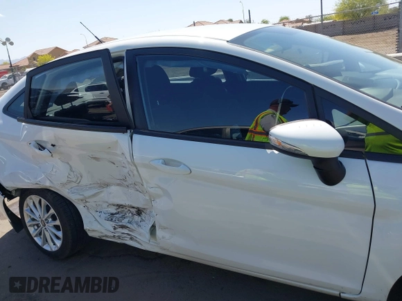 2014 Ford Fiesta SE z VIN 3FADP4BJ3EM183267, wystawiony jako IAAI lot #42058257 z przebiegiem 57 872 mil mil oraz . Historia ofert i sprzedaży dostępna na DreamBid. Obrazek 13.