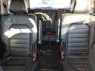 2019 Volkswagen Atlas SEL Premium with VIN 1V2NR2CAXKC582684, listed as a Copart auction lot 83217524 with 127,821 mi miles and Salvage title. Bid and sale history available at DreamBid. Image 10.